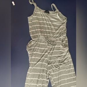 Like new, women’s Rae Mode romper. Size M